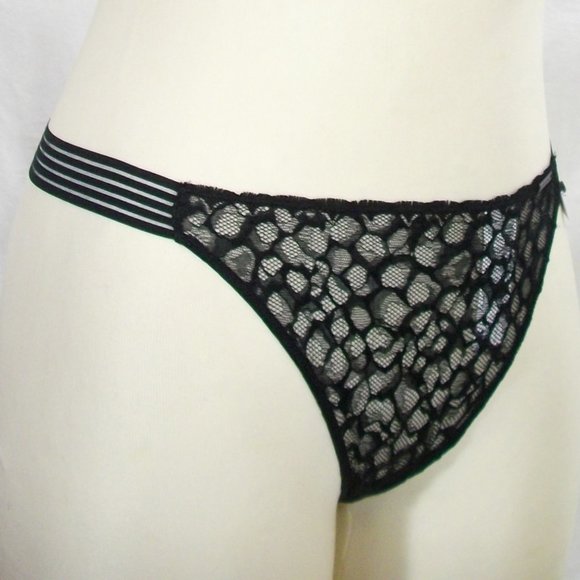 32D / Medium Calvin Klein Vixen Molded Lace Bra & Thong Set Black NWT - Picture 12 of 16